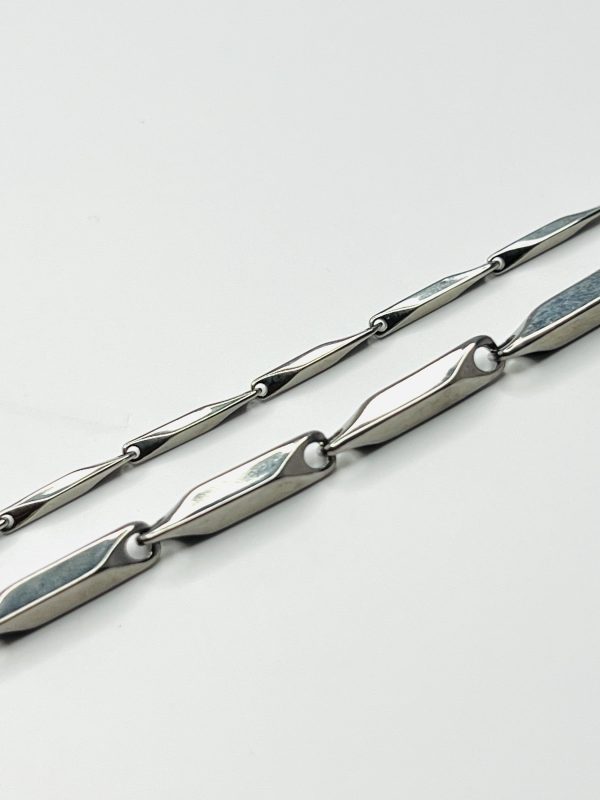 TWISTED SILVER CHAIN