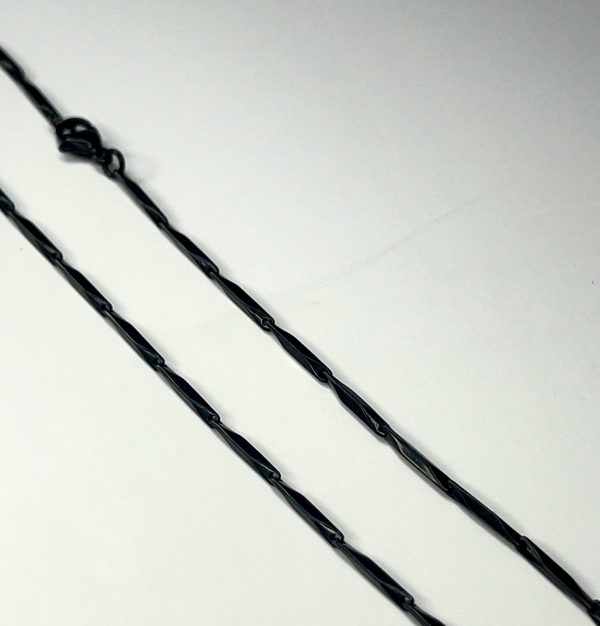 TWISTED BLACK CHAIN